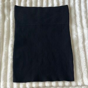 House of Harlow 1960 Elegant Black Ribbed Skirt
